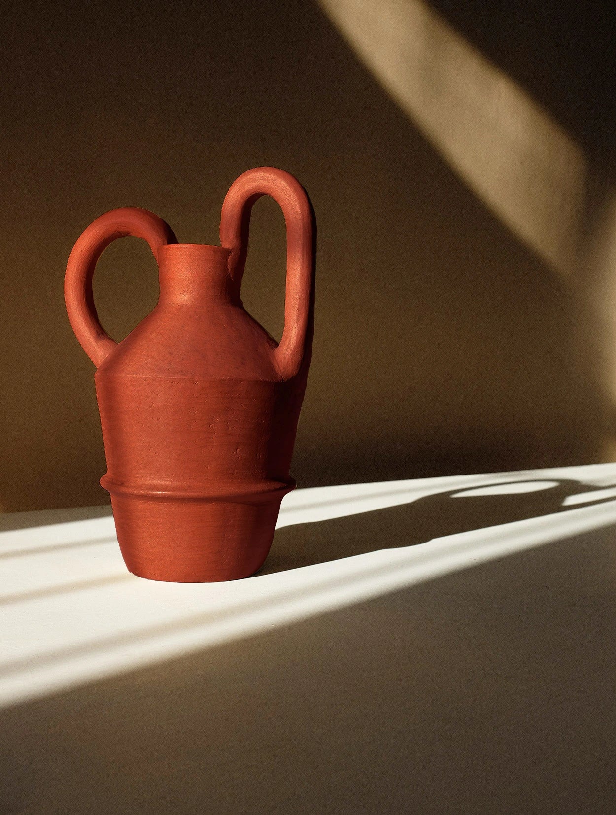 Contradictory Vase - Red